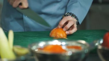 Şef kesme sebze ticari mutfak at olduğunu
