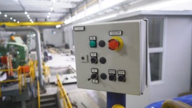 Endüstriyel fabrika. Çeşitli mekanizmaları ve metal borular