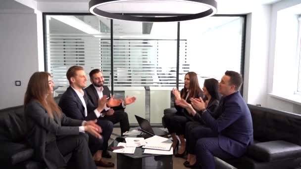 A group of businessmen claps their hands and celebrate the deal, slow motion — Stock Video