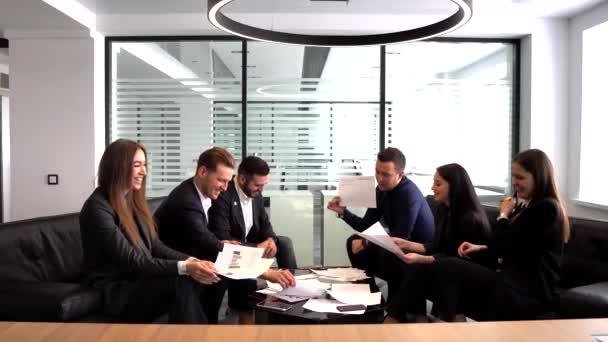 현대 회의실에서 열린 기업가들 과 사업가들 의대화 — 비디오