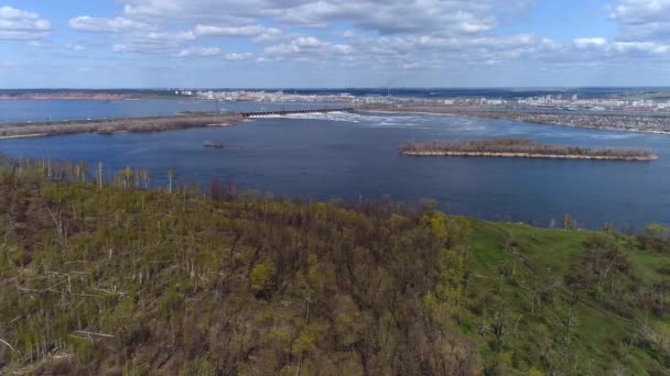 Vista panorâmica da curva do rio Volga, tiro aéreo — Vídeo de Stock