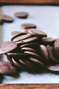 Çikolata parçaları manzarayı kapatır