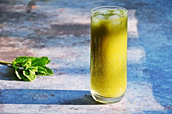 Matcha Tonic Water Drink Iced Matcha Tonic Drink — Stock Photo, Image