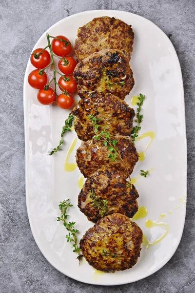 Balkabaklı Paleo biftekli burger köftesi. Paleo düşük karbonhidrat