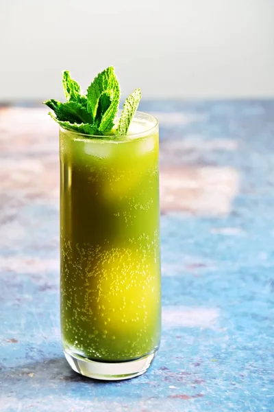 Bardakta limonata, seçici odak