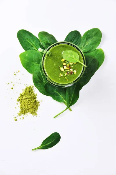 Smoothie Bayam Hijau Super Dengan Teh Hijau Matcha Terisolasi Pada — Stok Foto