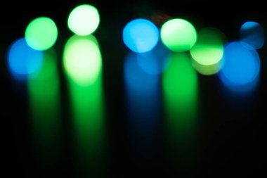 Bulanık çok renkli garland. Arka plan ile bokeh