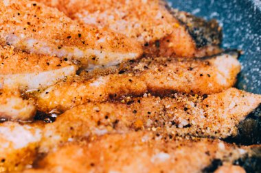Derin kızarmış balık yakın çekim