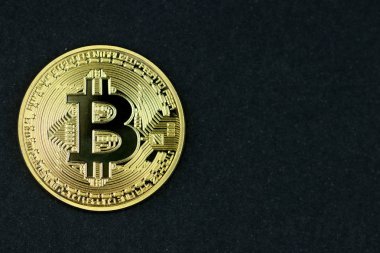 Siyah arkaplanda Bitcoin