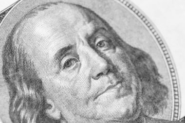 100 dolarlık banknot Benjamin Franklin portre yakın çekim