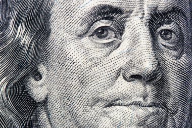 100 dolarlık banknot Benjamin Franklin portre yakın çekim