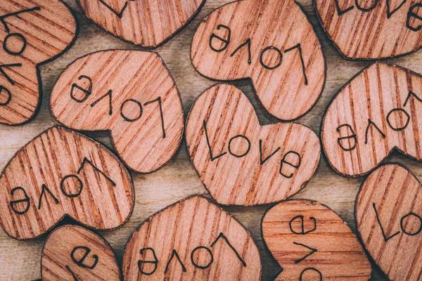 Dřevěné Srdce Stole — Stock fotografie