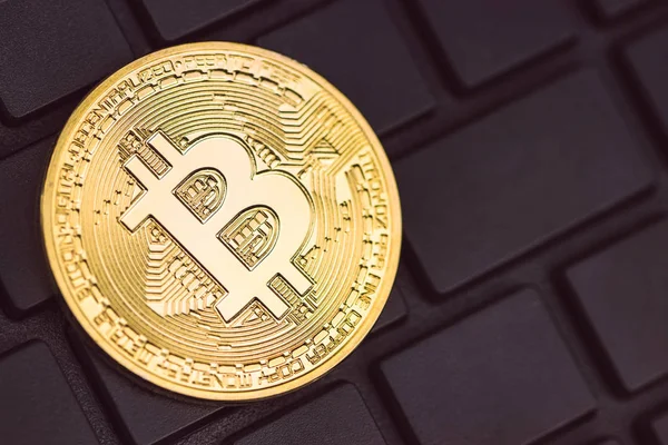 Bitcoin Auf Der Tastatur Gemildert — Stockfoto