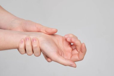 The hand massages the brush. The concept of joint pain.