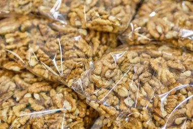 Cevizli şeffaf bir çantadan paketlenmiş. Kapat..