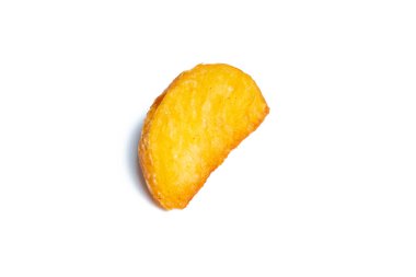 Beyaz arka planda kırsal bir patates. İzole et. Kapat..