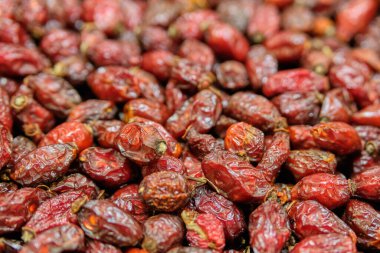 Kuru gül kalçalarının arka planı ve dokusu. Kapat..