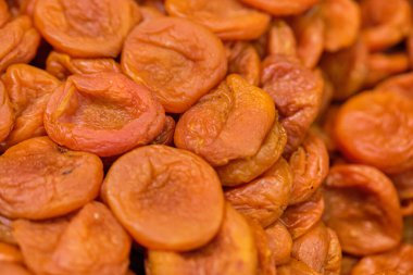 Arkaplan ve kurumuş kayısıların dokusu. Kapat..