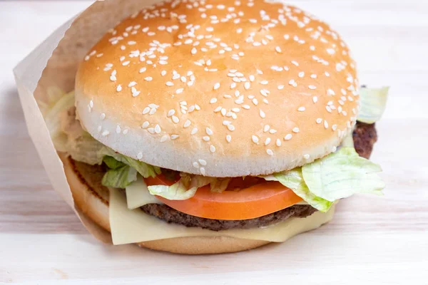 Burger Kertas Dan Papan Lampu Menutup — Stok Foto
