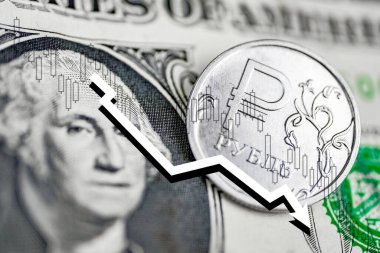 Rusya Federasyonu 'nun dolar ve ruble işareti. Düşen para birimi oranları kavramı. Kapat..