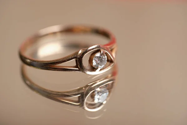 Engagement Ring Mirror Table Close — Stock Photo, Image