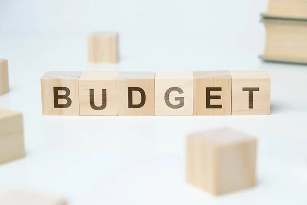 Buzzword Negocios Modernos Presupuesto Palabra Sobre Bloques Madera Sobre Fondo — Foto de Stock