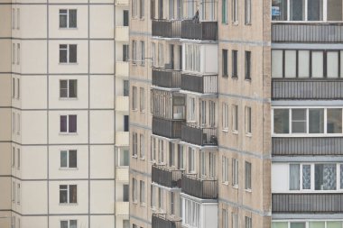 Doku olarak eski, yüksek binalar. Kapat..