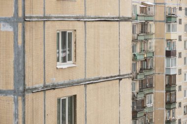 Doku olarak eski, yüksek binalar. Kapat..