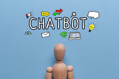 Chatbot konsepti - mavi arka planda metin ve simgelerle soyut bebek. Kapat..