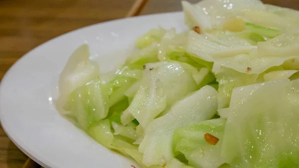 Primer Plano Deliciosa Comida Col China Salteada Plato Blanco — Foto de Stock