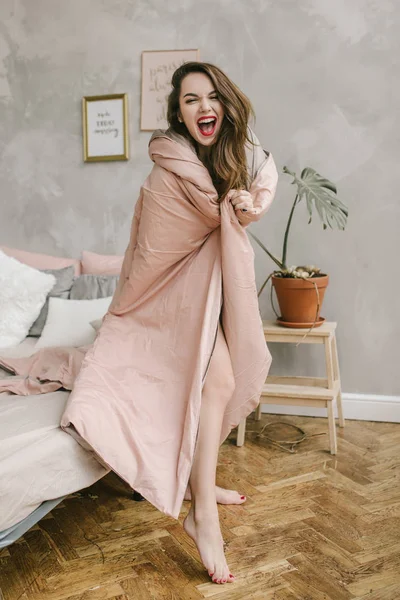 Young cute girl in pink warm blanket wishes to sleep — Stock Photo, Image