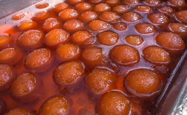 Stock image Indian sweet Gulab Jamun in cardamom flavoured sugar syrup backg