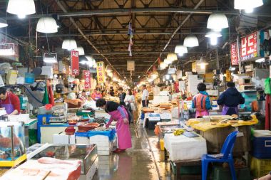 Seoul, Güney Kore, 15 Mayıs 2017. Noryangjin Balık pazarı