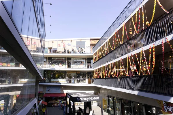 Seul Güney Kore - 22 Ekim 2017: insanlar ziyaret Ssamziegil shoping Merkezi, Seul, Güney Kore Insadong ünlü turizm.