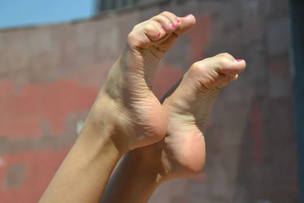 Beautiful pointed bare feet — Stock Photo, Image