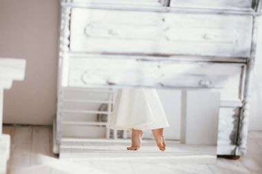 Güzel sivri uçlu çıplak ayak