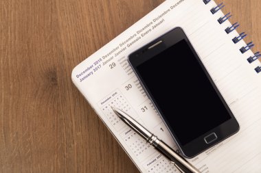 Cep telefonu, kalem ve Gündem