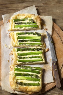 Ev yapımı kuşkonmaz pasta