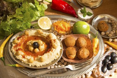 Humus ve falafel