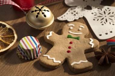 Noel dekorasyonu ile bir gingerbread