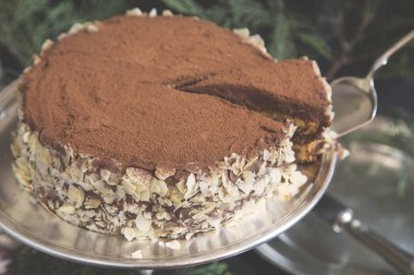 Badem ve çikolata torte