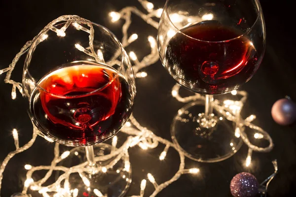 Two glasses of red wine — Stock Photo, Image