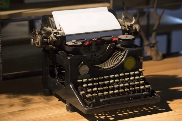 Noir vintage machine à écrire — Photo