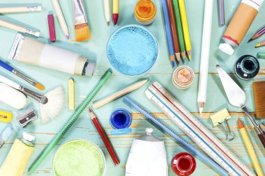 Çeşitli boyama donatımı