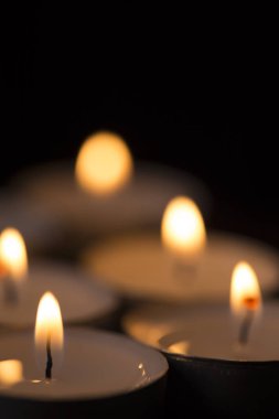 Yanan mumlar grup