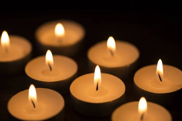 El grupo de las velas encendidas — Foto de Stock