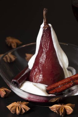 Kırmızı şarapta Haşlanmış armut