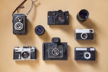 Eski fotoğraf makineleri kümesi