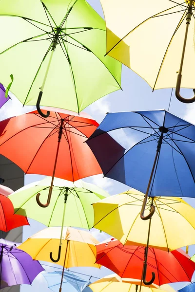 Diverse kleurrijke paraplu 's — Stockfoto