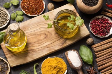 Bitkiler ve baharatlar.